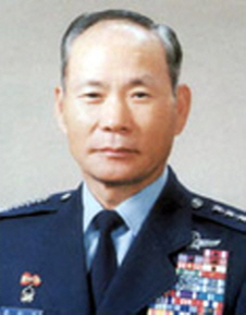 Chief Marshal Yang-ho Lee  picture