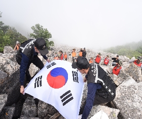 A Casket draped in the national flag "Taegukki" (2015.06.23. Top of Seolak Mountain 1243 highland) 대표 이미지