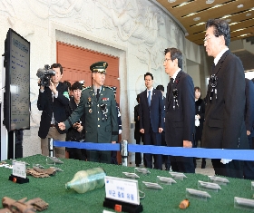Former Prime Minister Hwng Gyo-Ahn at the Korean War Joint Enshrinement Ceremony (2016.12.02. Seoul National Cemetery) 대표 이미지